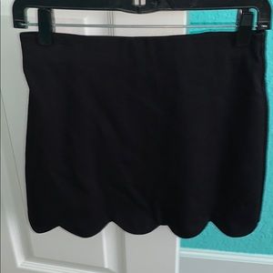 Super cute black scalloped hem mini skirt
